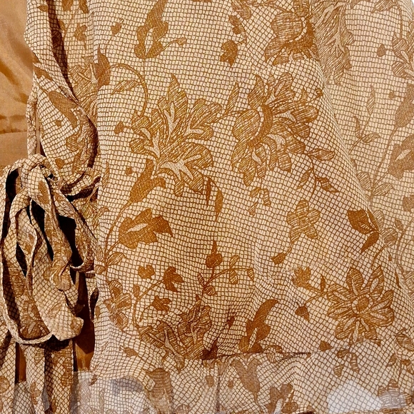 3/$20-Silk Boho Floral Blouse, Gold, Ruffles, Long Sleeves, ICE brand - Picture 10 of 13